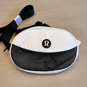Lululemon take it on belt bag (NWT)
